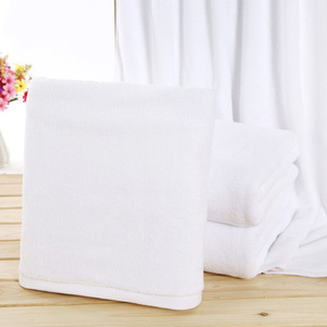 Serviettes de bain blanches 80x180 cm en coton pour hôtel, maison d'hôtes, salon de beauté - Product Image 3