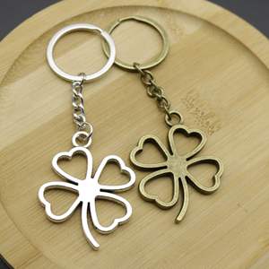 Portachiavi a Forma di Quadrifoglio all'Ingrosso, Ciondolo in Lega a Forma di Quadrifoglio - Product Image 3
