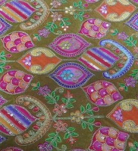 Tissu imprimé multicolore ethnique pour vêtements féminins, idéal pour la couture et la confection de robes - Product Image 1