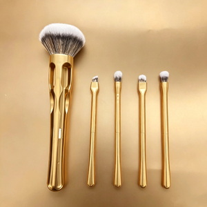 Ensemble de pinceaux de maquillage de luxe 5-en-1, grand pinceau plat pour poudre, kit pour eye-liner et anticernes avec poils synthétiques sans cruauté - Product Image 1
