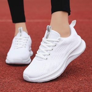 Chaussures de sport décontractées en maille respirante pour femmes, vente en gros, faible MOQ, baskets de course légères antidérapantes en EVA à lacets, multi-styles - Product Image 1