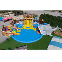 Château gonflable commercial en PVC pour l'extérieur, château gonflable en PVC en forme de requin, toboggans gonflables en forme de bateau pirate pour les aires de jeux