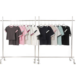 تي شيرت يونيسكس عالي الجودة من القطن والبوليستر بوزن 260 جرام، تصميم كبير الحجم بألوان متباينة مع شعار مخصص - Product Image 3