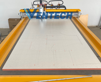 Machine de découpe CNC Ventech pour la fabrication de conduits d'air pré-isolés et la production automatisée de conduits de ventilation