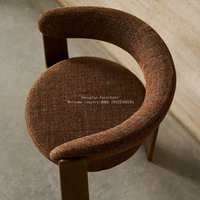Chaises de salle à manger en bois avec accoudoirs, meubles de patio pour hôtel et café, coussin en PU imperméable, fabrication économique, fournisseur