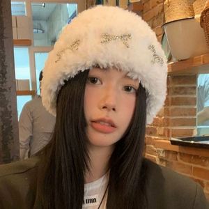 Bonnet en peluche style Ins pour femmes et hiver, épais, chaud, doux, tricoté, mignon, doublé de polaire, toque - Product Image 1