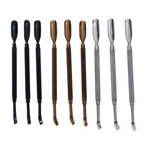 Pousse-cuticules double face noir, argenté et doré avec grip diamanté pour manucure et nail art – Outils de repoussement des cuticules OEM - Product Image 1