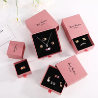 Boîte cadeau coulissante pour montre et bijoux rose |   Tiroir à tirette en ruban |   Logo sur mesure |   Emballage écologique et robuste pour les mariages