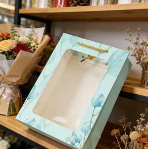 Bolsa de Regalo Ecológica de Papel con Ventana de Hoja de Eucalipto y Asa, Hecha de Cartón Blanco Grueso para Impresión a Color Certificada - Product Image 3