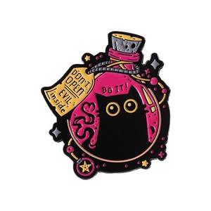 Épinglette en émail « Bouteille de potion de chat noir sorcère », épinglette amusante « Ne pas ouvrir / Faire ça » - Product Image 5