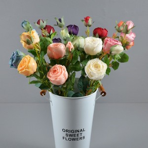 Fleurs artificielles Dongchen Crafts, rose royale à 3 têtes, tige unique, décoration d'intérieur, ornement de table de mariage, style européen - Product Image 1