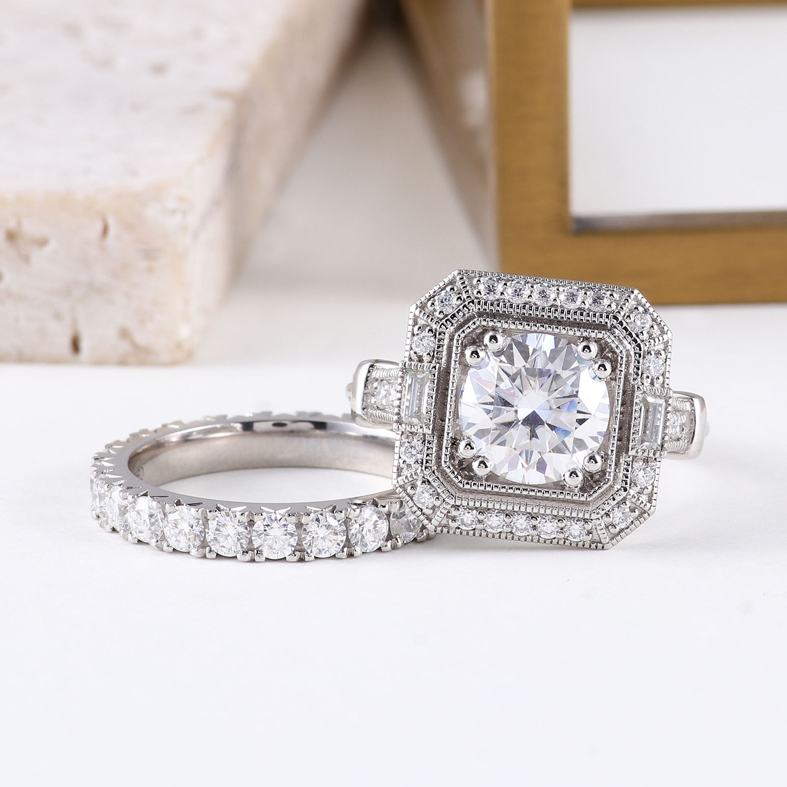 Bague en or blanc 18 carats avec diamant moissanite