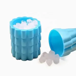 Creatore di cubetti di ghiaccio in Silicone a risparmio portatile rotondo per bevande Cocktail di whisky congelate Ice Genie secchiello per il ghiaccio in Silicone grande con coperchio