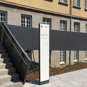 Señales de Navegación para Centros Comerciales, Señales de Dirección LED, Señales Tipo Pilón - Product Image 1