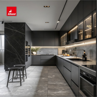 Meubles de cuisine modernes Alland, armoires sans poignées, armoires sur mesure avec porte en verre transparent et éclairage LED