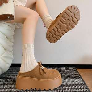 Sandales mules décontractées pour femmes, à enfiler, bout rond unique, en daim, légères, respirantes, avec semelle compensée et nœud - Product Image 4