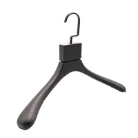 Cintre en bois avec logo personnalisé de haute qualité Cintres de costume en bois de frêne de luxe Cintre noir pour vêtements avec logo