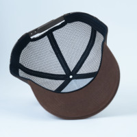 Tissu en coton de haute qualité Logo brodé Casquette de camionneur élégante à 5 panneaux pour homme