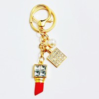 Porte-clés en métal pour femmes, pendentif bouteille de parfum et rouge à lèvres, breloque de sac en perles, logo personnalisé, vente en gros promotionnelle