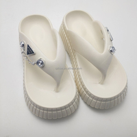 Belle conception plate-forme épaisse haute-élastique EVA OEM personnalisé femmes Ladys tongs avec des chaussures charme plage sandale pantoufles chaussures