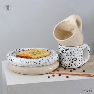 Ensemble tasse et soucoupe en céramique de Chaozhou, design blanc avec éclaboussures de beige, forme bombée, pour la maison ou le bureau - Product Image 3