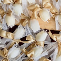 Einzelne Weiße Tulpen-Duftkerze aus Sojawachs, Mini-Blumenstrauß-Figurkerze, Weißer Tüll, Champagner-Satin-Schleife, Blumen-Handkerze