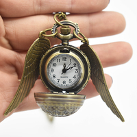 Horloge de poche en quartz en forme de ballon de snitch magique doré de style rétro classique avec chaîne, cadeau pour garçons et filles