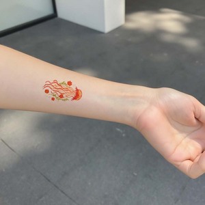Pegatinas de tatuaje temporal coloridas hermosas medusas Rojas tatuajes impermeables adecuados para cara, brazos y piernas - Product Image 2