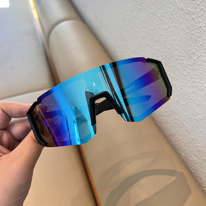 <span class=keywords><strong>Lunettes</strong></span> de soleil de ski tendance 2025 UV400 surdimensionnées <span class=keywords><strong>Lunettes</strong></span> de vélo pour hommes et femmes <span class=keywords><strong>Lunettes</strong></span> de <span class=keywords><strong>sport</strong></span> de plein air pour le cyclisme en plein air - Product Image 4