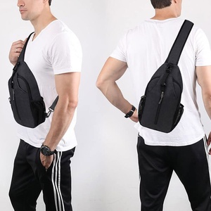 Venda quente Antifurto Fone De Ouvido Buraco Impermeável Pvc Esporte Sling Ombro Crossbody Personalizado Mulheres Homens Peito Pack <span class=keywords><strong>Bag</strong></span> Homens Sling <span class=keywords><strong>Bag</strong></span> - Product Image 4