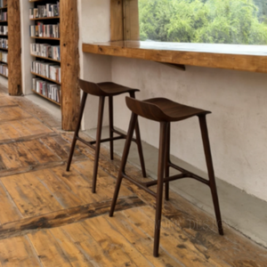 Chaise de bar ergonomique avec siège profilé et repose-pieds antidérapant, idéale pour restaurant, café, salle de banquet, cuisine, hôtel, salle à manger - Product Image 1