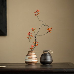 Vase en céramique fait main, petite décoration de table, style japonais vintage, pot à fleurs pour salon ou maison d'hôtes - Product Image 1