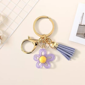 Porte-clés esthétique en résine à motif floral vintage français, pendentif de sac à pompon, accessoire de sac à dos de dessin animé de niche, cadeau personnalisé pour lui - Product Image 5
