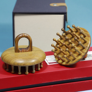 Peine de sándalo para masaje del cuero cabelludo de 10 cm o menos con 28 dientes para el cuidado y relajación de la cabeza - Product Image 1
