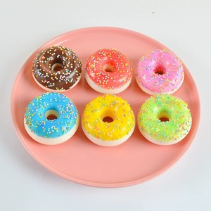 CHENXI Jouets anti-stress promotionnels en forme de donut souple à presser de 6 cm, pendentif porte-clés DIY en PU à rebond lent, simulation de pain - Product Image 2