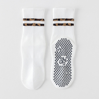 Chaussettes de yoga et de pilates pour femmes avec logo personnalisé, motif léopard, antidérapantes, pour studio de fitness