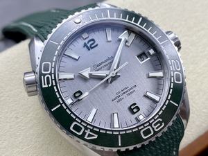 Montre mécanique de luxe étanche de qualité supérieure pour plongée, 43,5 mm, mouvement intégré VS Factory 8900, lunette en céramique verte, 600M - Product Image 2