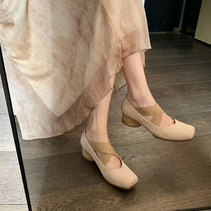 Elegantes Sandalias de Tacón Cuadrado de Gamuza con Cierre de Banda Elástica, Tacón Bajo, Cómodas para Usar en Todas las Estaciones - Product Image 1