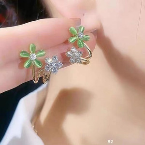 ต่างหูจี้รูปหัวใจสไตล์วินเทจฝรั่งเศส ประดับคริสตัลและเพชรเทียม โลหะผสมสังกะสี ชุบทอง 18K ของขวัญสุดเพอร์เฟกต์สำหรับสาวๆในงานปาร์ตี้ - Product Image 4