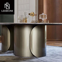 Table et chaise de salle à manger de luxe en acier inoxydable brossé et dessus en marbre artificiel 8 places