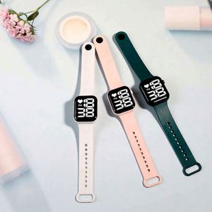 Petit carré numérique LED unisexe de 18 mm, étanche, avec alarme, en caoutchouc, style dessin animé, pour étudiants et enfants, sport et mode, motif cœur - Product Image 2