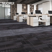 50x50 Schlingenflor-Teppichfliesen mit Linearmuster aus PP, Farblich Abgestimmt für Büro-Renovierung und Kommerzielle Innenbodenlösungen