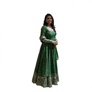 Salwar Kameez Traditionnel Indien pour Femme en Soie Croquante Moderne à Séchage Rapide Toutes Saisons Vert Brodé Coupe Classique Tenue de Mariage - Product Image 1