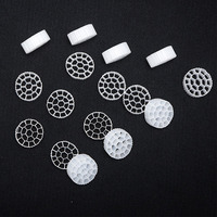 Support de biofilm en plastique MBBR favorisant la croissance des micro-organismes, essentiel pour le traitement des eaux usées circulaires, attaches de biofilm