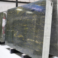 Dalle de marbre naturel moderne découpée sur mesure, prix du marbre jade pour mur de salon, design graphique