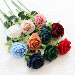 Rosa Artificiale a Stelo Singolo in Seta, Vendita all'Ingrosso per Decorazioni Alberghiere, Esposizioni in Negozi, Matrimoni, Uso Domestico, Camere da Letto e Soggiorni - Product Image 1