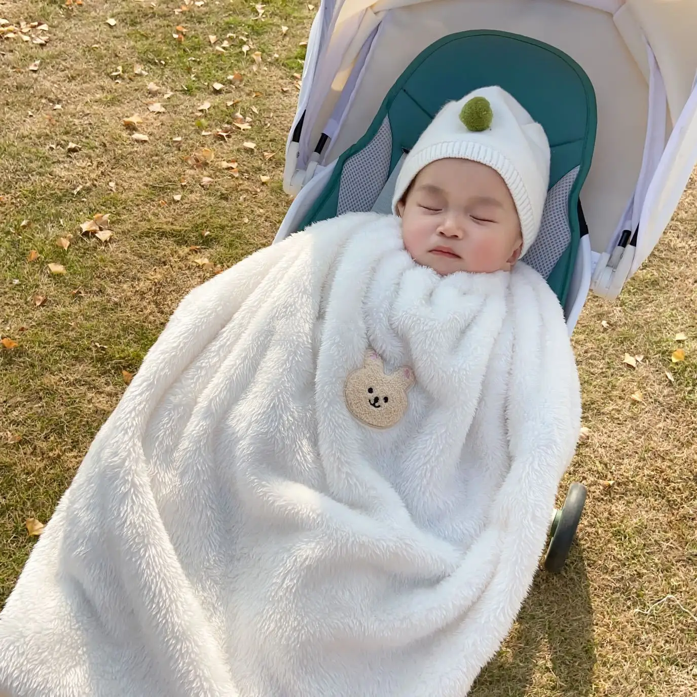 बच्चे को कंबल बरसती झपकी कवर घिसना सर्दियों बरसती घुमक्कड़ कवर कशीदाकारी भालू Windproof कंबल बच्चा गर्म रजाई
