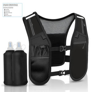 سترة جري خفيفة الوزن مخصصة للركض وركوب الدراجات مع حقيبة عاكسة للضوء وحافظة لزجاجتين ماء، مقاومة للماء وقابلة للتنفس - Product Image 1