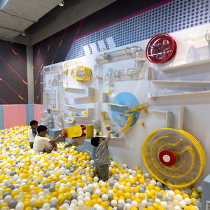 Équipement de terrain de jeu intérieur sur le thème de la science et de la technologie Machine L-WG, mur interactif à balles pour enfants, jeux sensoriels, mousse PE, bois - Product Image 1