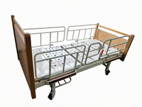 Lit de Soins Gerontologiques en Promotion avec Barrière Pliante Intégrale, 125 Roulettes Silencieuses, Pieds Arrière Réglables – Idéal Maison et Hôpital